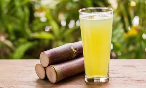 Nước mía giải khát cực tốt nhưng 5 nhóm người này nên tránh xa