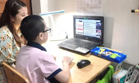 Phụ huynh "oằn vai" vì các khoản phí cho con đi học