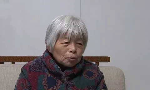 Người mẹ rửa bát thuê trong 10 năm để trả món nợ 2 tỷ cho người con trai quá cố