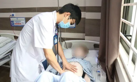 Bé trai 14 tuổi nhập viện do sở thích ăn tương ớt và nước ngọt có ga