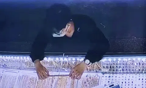 Truy tìm đối tượng giả khách mua rồi cướp giật sợi dây chuyền tại tiệm vàng ở Bà Rịa-Vũng Tàu