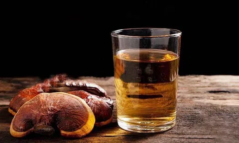 Thanh Hóa: 7 người nhập viện cấp cứu sau khi uống rượu ngâm nấm