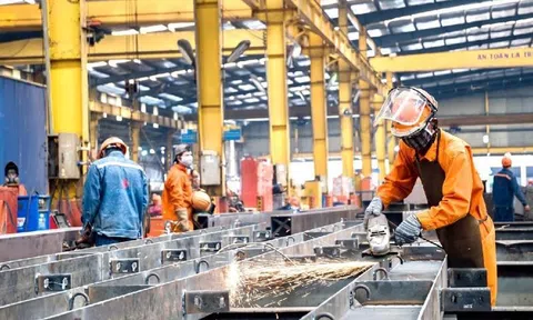 Sản xuất công nghiệp tiếp tục vượt qua thách thức để phát triển