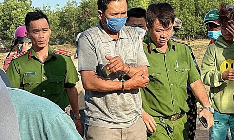 Ghen với vợ cũ, ném thuốc trừ sâu xuống hồ nuôi tôm