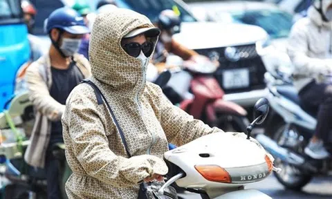 Miền Bắc "hứng" nắng nóng trước khi đón mưa dông kéo dài