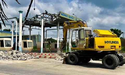 Đồng Nai: Trạm thu phí trên QL1K đang được tháo gỡ sau nhiều năm ngưng thu phí