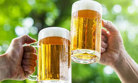 Chị em ngỡ ngàng vì công dụng làm trắng da "thần tốc" của bia