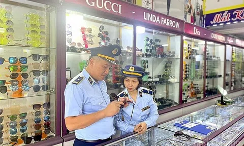 Hà Tĩnh: Xử phạt 4 cơ sở bán kính mắt, áo phông Gucci, Chanel “dỏm”