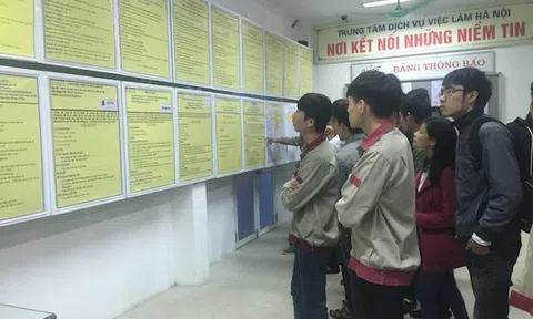 Chỗ khủng hoảng đơn hàng, nơi tìm cách giữ chân người lao động