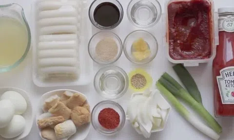 Bật mí công thức làm món bánh gạo cay chuẩn vị Hàn Quốc