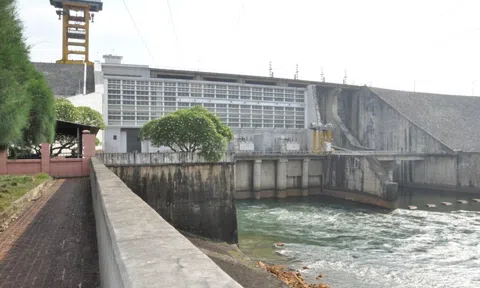 Việc cấp điện sẽ ra sao khi nhiều hồ thủy điện vượt mực nước chết?