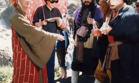 Hé lộ loạt ảnh hậu trường hiếm của đoàn làm phim Tây Du Ký 1986