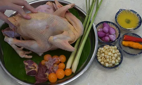 Công thức nấu mì quảng gà Đà Nẵng chuẩn vị dễ làm tại nhà