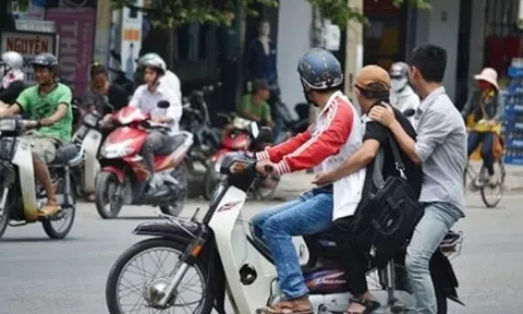 Đề xuất thêm trường hợp xe máy được "kẹp 3" không bị phạt