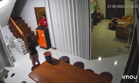 Video: Con mèo hung hăng lao đến tấn công gia chủ