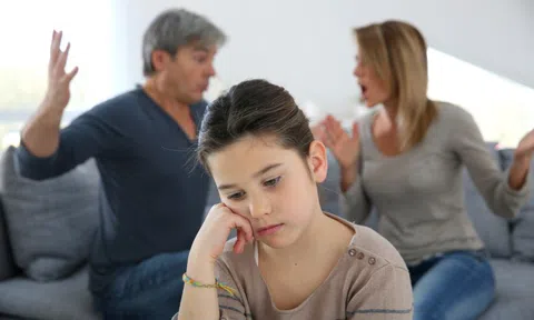 Con tổn thương tâm lý vì bố mẹ thường xuyên cãi vã
