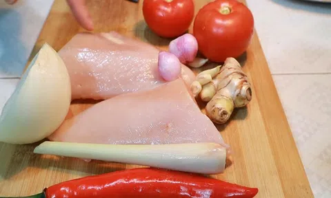 Công thức làm món ức gà áp chảo sốt chanh chua ngọt “ngon nhức nách”