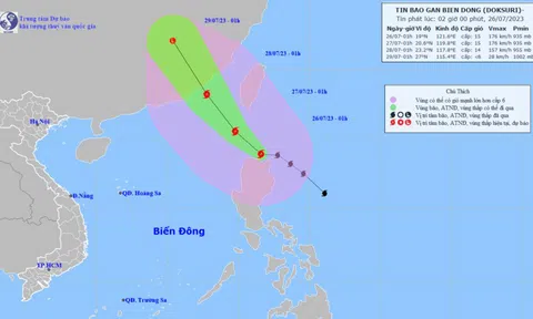 Bão Doksuri chuẩn bị vào biển Đông mạnh cỡ nào?