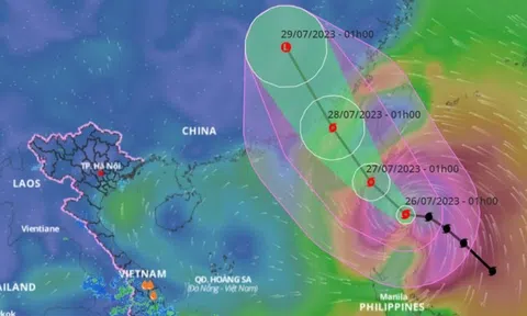 Bão Doksuri mạnh lên thành siêu bão áp sát biển Đông