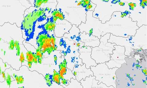 Cảnh báo mưa dông và gió giật mạnh ở khu vực nội thành Hà Nội