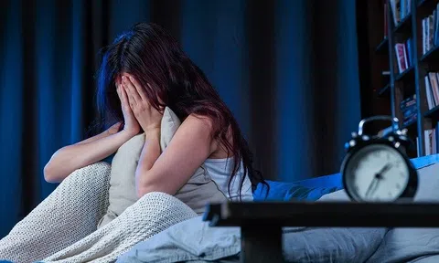 Quẹt thẻ tín dụng mua sắm quá tay bà mẹ trẻ nhập viện khám tâm thần