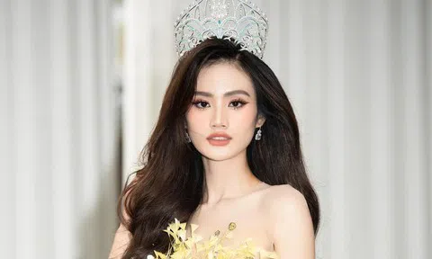 Hoa hậu Ý Nhi tiếp tục vướng tranh cãi về trang phục khi đi thăm bệnh nhân