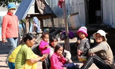 Để con trai kết hôn với vợ mới 17 tuổi, người cha bị xử phạt