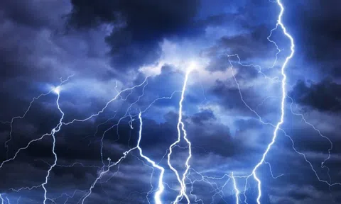 Tại sao cần tránh những hoạt động tắm, rửa tay, giặt giũ khi có sấm sét?