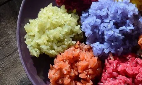 Thấy màu cây cỏ đẹp mang về nấu xôi ăn, cả nhà 4 người nguy kịch