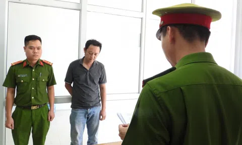 Khởi tố phó giám đốc chiếm dụng tiền của công ty để đánh bạc