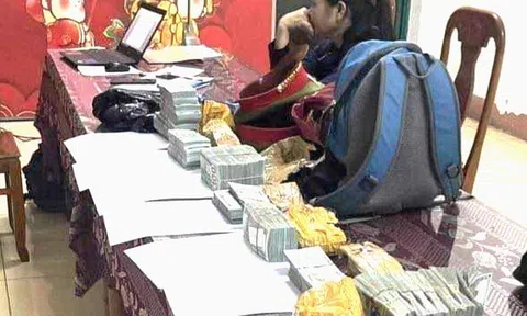 Phát hiện người phụ nữ vận chuyển số tiền ngoại tệ lớn tương đương với hơn 9 tỷ đồng