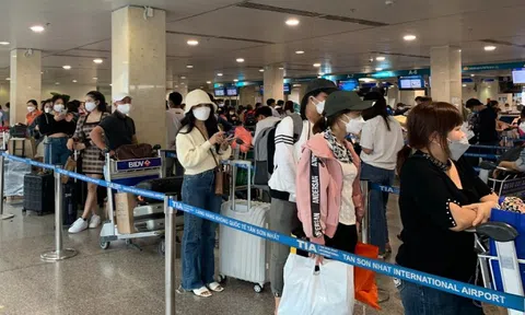 Đi lại dịp lễ 2/9: Nhu cầu khách thấp, giá vé máy bay vẫn neo cao