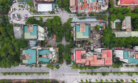 Cận cảnh tòa chung cư cơi nới "chuồng cọp" treo lơ lửng