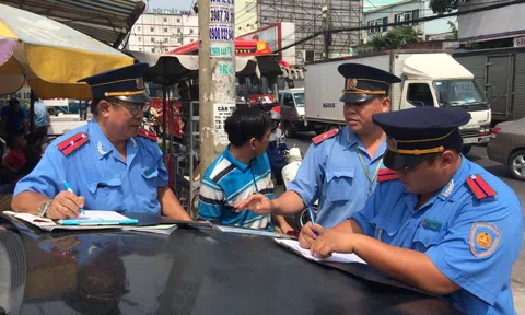 Thanh tra giao thông có được yêu cầu dừng phương tiện, xử lý vi phạm an toàn giao thông không?