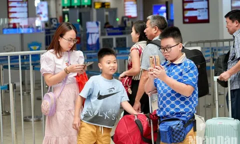 Sân bay Nội Bài tấp nập trong ngày cuối dịp nghỉ lễ 2/9