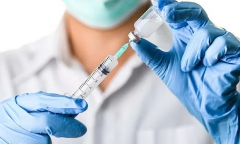 Bé trai tử vong sau tiêm viêm gan B: Ban lãnh đạo bệnh viện nói gì?