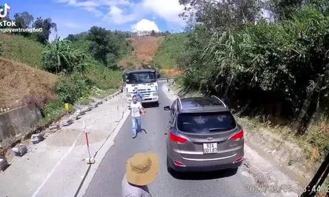 Clip: Tài xế xe tải đánh lái, tránh tai nạn thảm khốc trên đèo Lò Xo