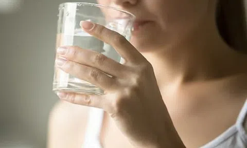 Uống nước xong thấy những dấu hiệu này, đi khám ngay kẻo ung thư