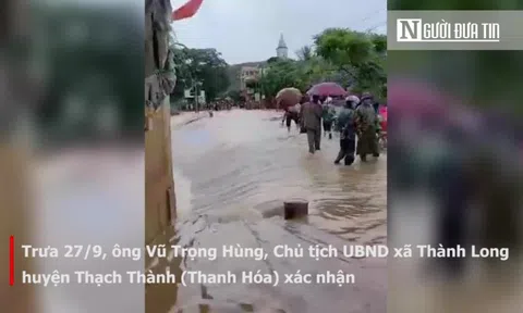 Clip: Hỗ trợ học sinh Thanh Hóa vượt dòng lũ chảy xiết về nhà