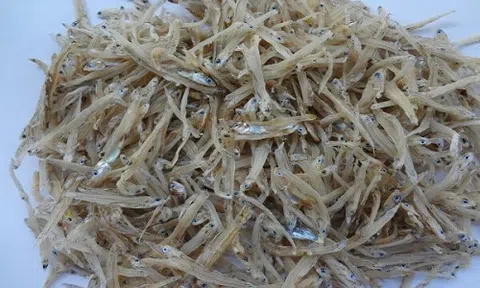 Món ngon cuối tuần: Cách làm khô cá cơm rim đậu phộng ngon đậm đà