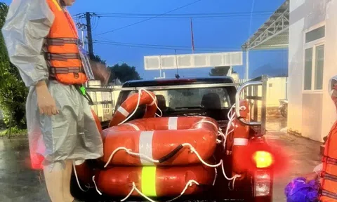 Lũ lụt dâng cao, người dân nhận được sự cứu giúp kịp thời