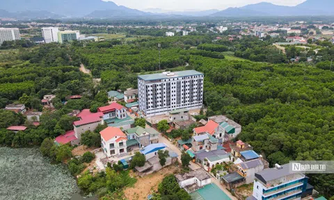 Hà Nội: Tháo dỡ phần mái tòa chung cư "xin 3 xây 9 tầng"