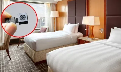 Vì sao nên rút phích cắm tivi ngay khi nhận phòng khách sạn?