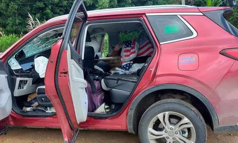 Xe ô tô tông vào lan can bên đường, 2 người chết, 3 người bị thương