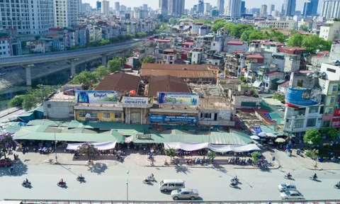 Vì sao Hà Nội chưa thể xây dựng, cải tạo lại chợ Ngã Tư Sở?