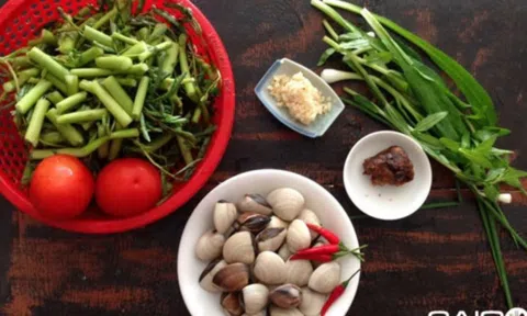 Đổi vị cho cả nhà ngày cuối tuần với món canh chua rau nhút nấu nghêu