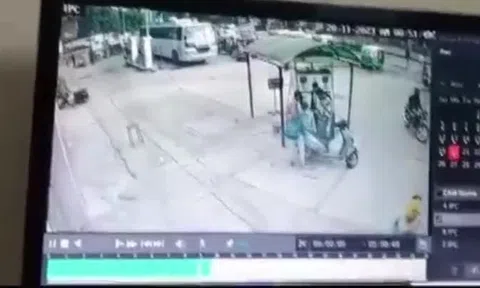Clip: Vừa xuống xe, cô gái bị 2 gã đàn ông bắt cóc ngay giữa ban ngày