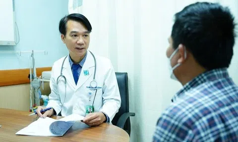 Đi tái khám muộn 2 ngày, người đàn ông bỗng "đổ ngục" trước mặt bác sĩ