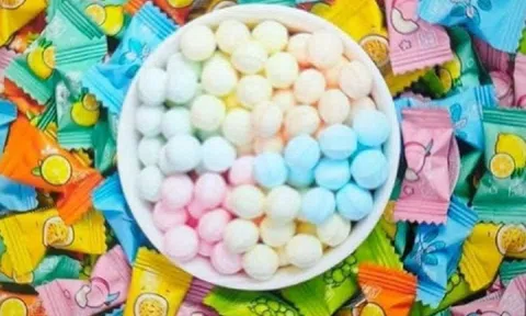 Bản tin 30/11: Thông tin mới nhất vụ 29 học sinh đau bụng, buồn nôn sau ăn kẹo "lạ" mua ở cổng trường