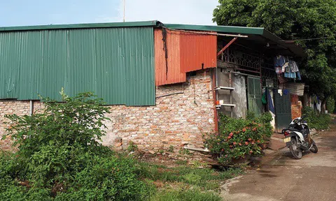 Mua đất xen kẹt, vợ chồng trẻ "khóc dở mếu dở" vì hàng loạt thứ “không”